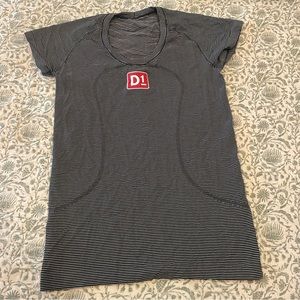 Lululemon black white striped run swiftly short sleeve D1 embroidered size 8